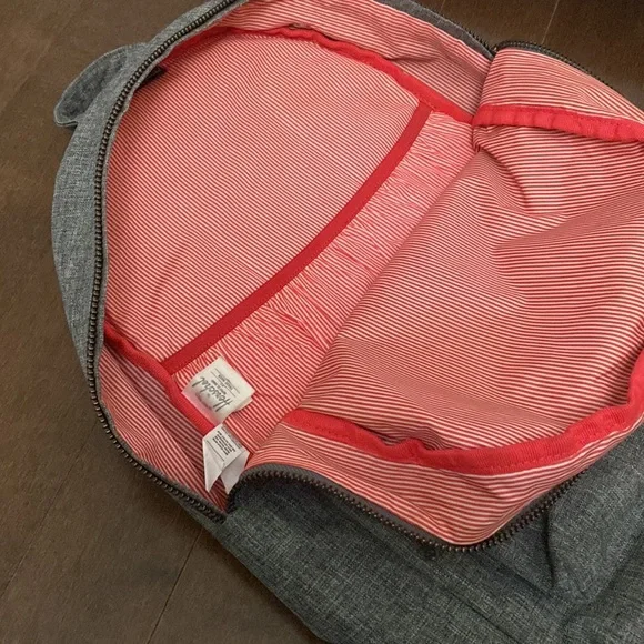 Herschel Grey Backpack - Picture 3 of 4
